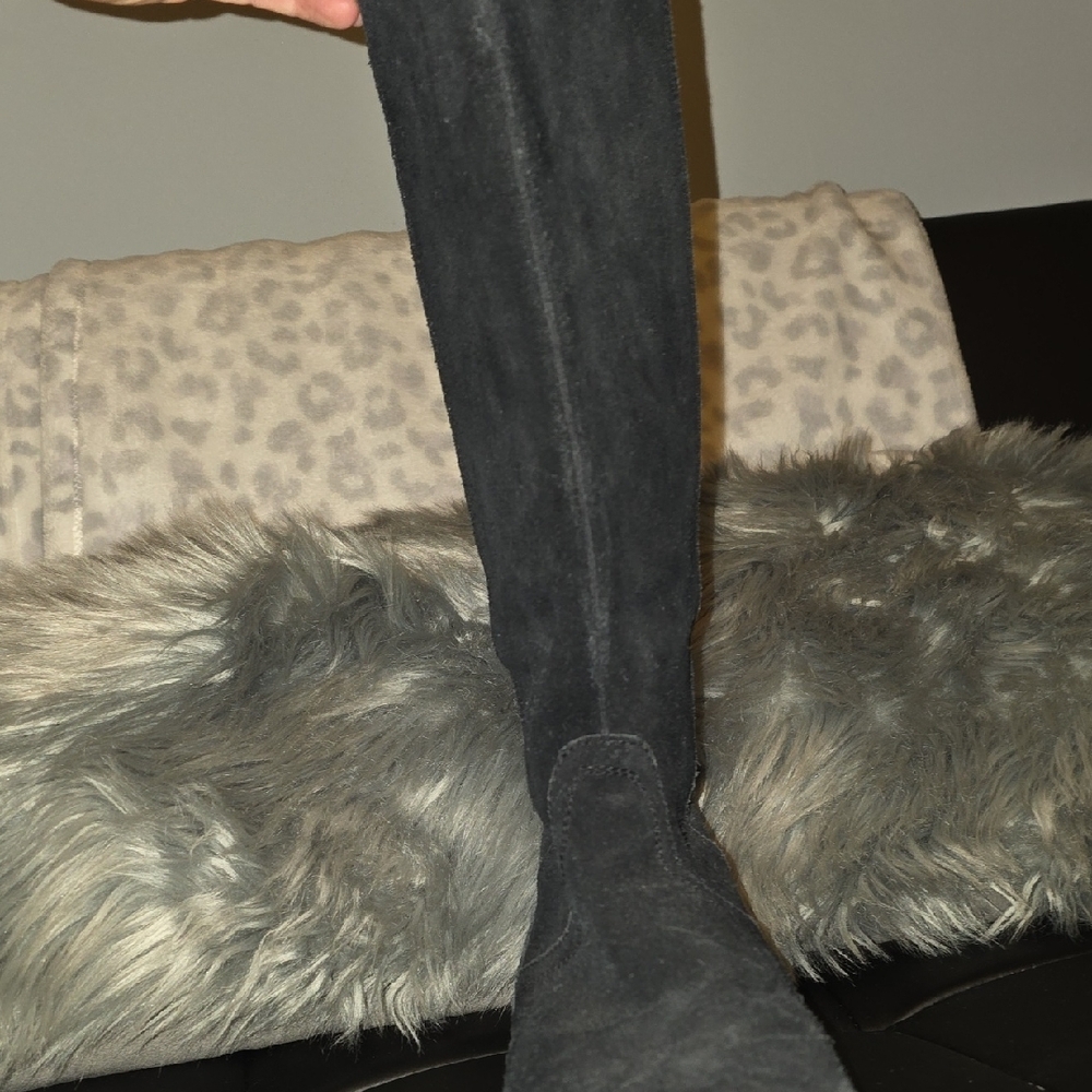 UGG Women's Black Winter Boots - Picture 10 of 16